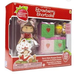 Strawberry Shortcake Poseable Doll & Berry Bake Shoppe Playset with Oven NIB